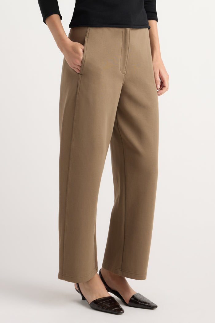 Renée | Chase Stretch-Waist Scuba Barrel-Leg Pant in Size Small