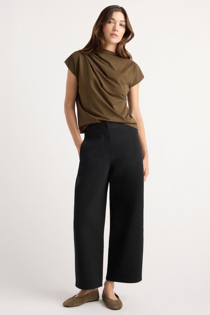Renée | Chase Stretch-Waist Scuba Barrel-Leg Pant in Size Small