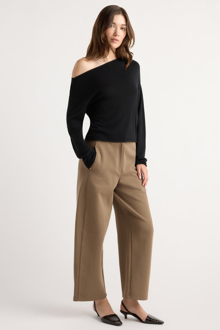 Renée | Chase Stretch-Waist Scuba Barrel-Leg Pant in Size Small