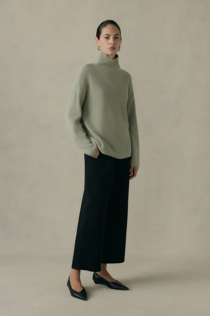 Beate | Chase Stretch-Waist Scuba Barrel-Leg Pant in Size Extra Small