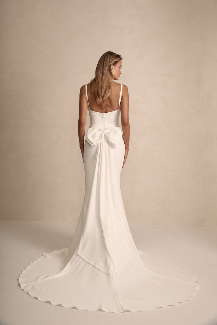 DETACHABLE CREPE BOW