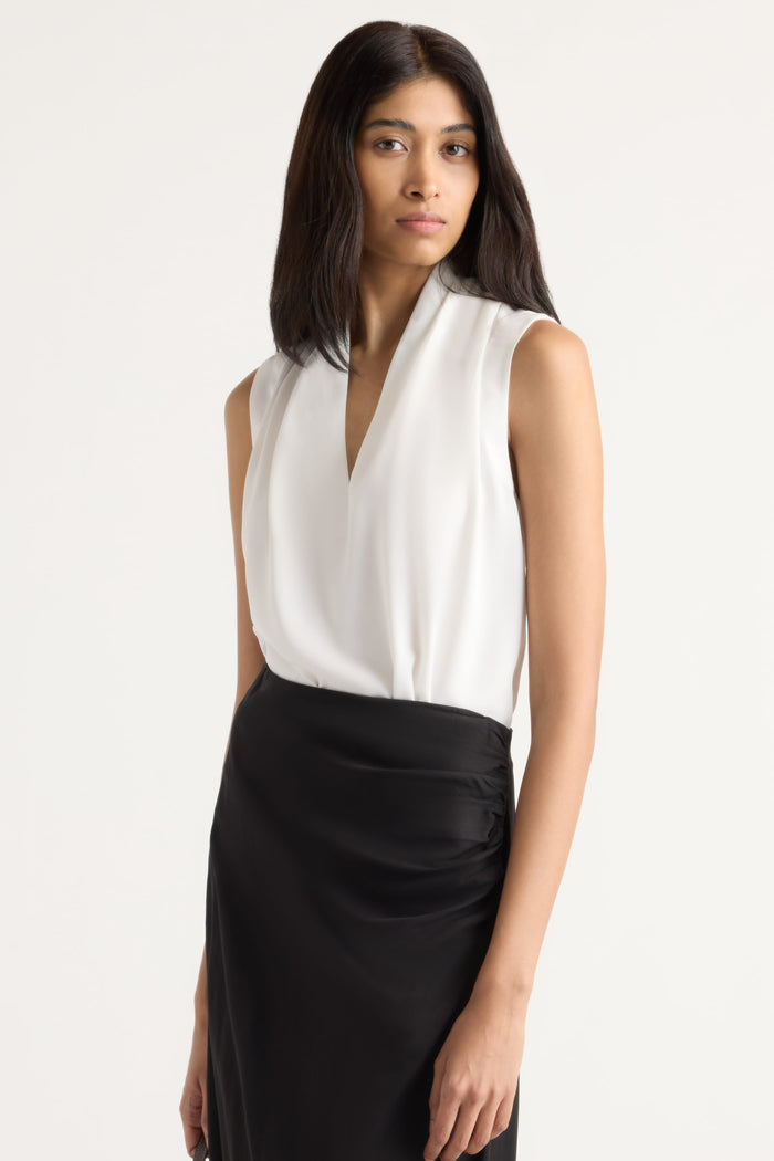 Arya | Jae V-Neck Sleeveless Blouse in Size Small