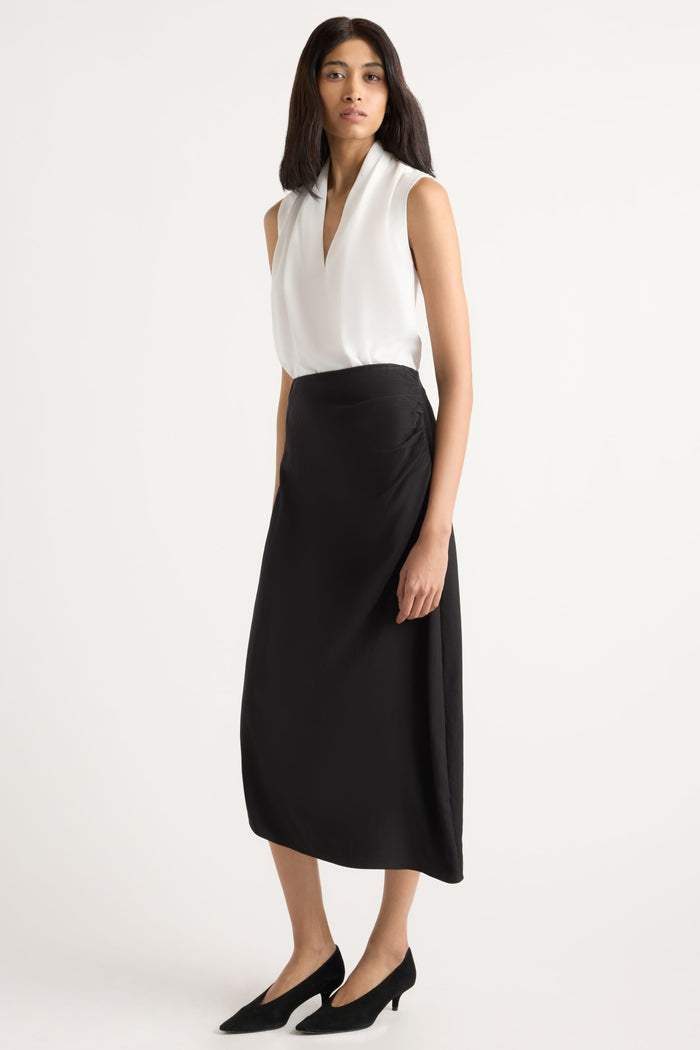 Arya | Jae V-Neck Sleeveless Blouse in Size Small