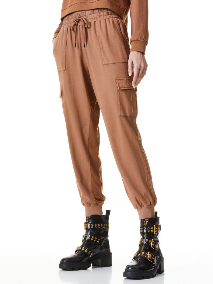 JOANNA PATCH POCKET JOGGER - CAMEL