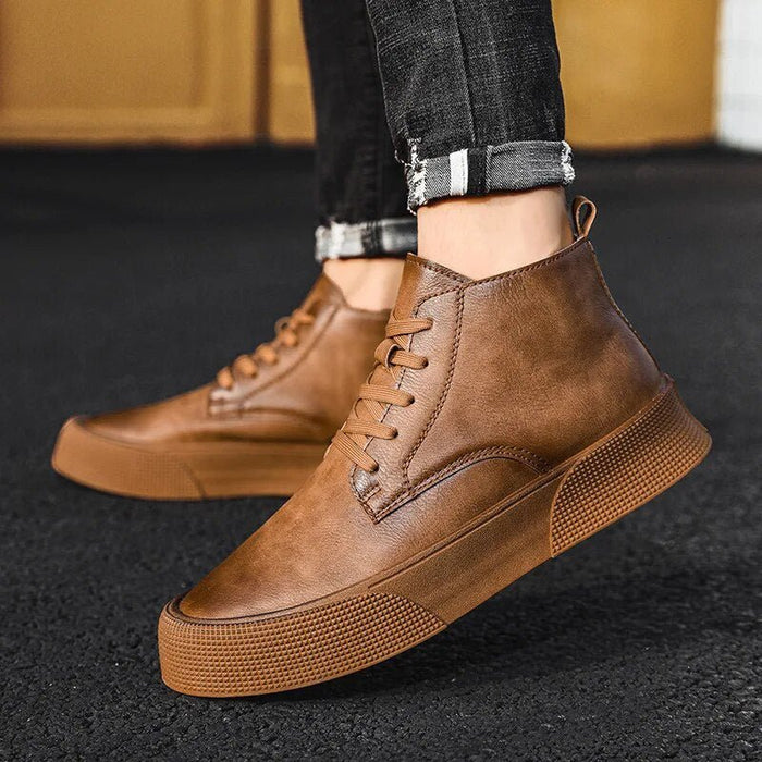 Lace-Up Boots Men Robust Durable Design with Timeless Appeal
