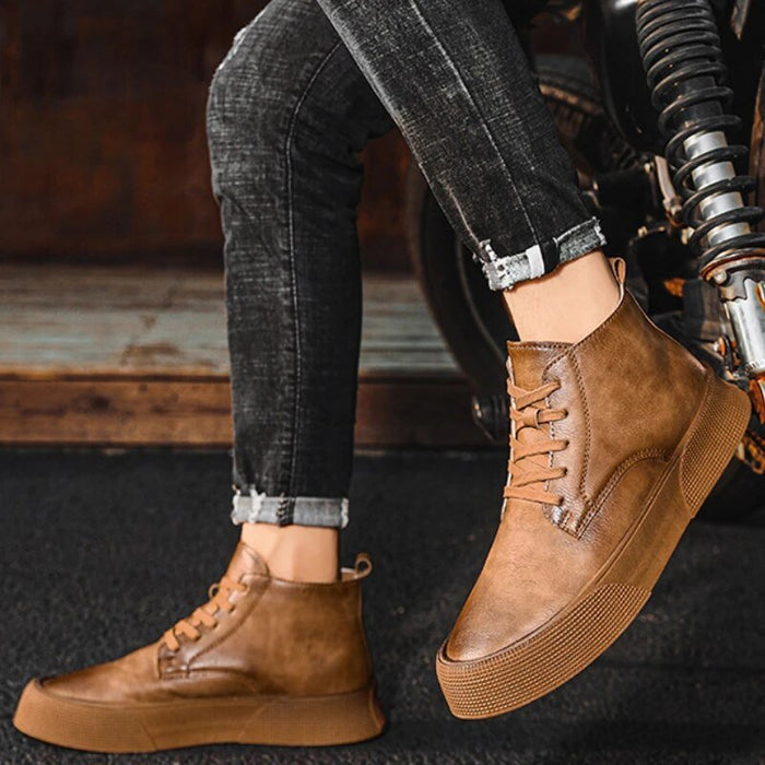 Lace-Up Boots Men Robust Durable Design with Timeless Appeal