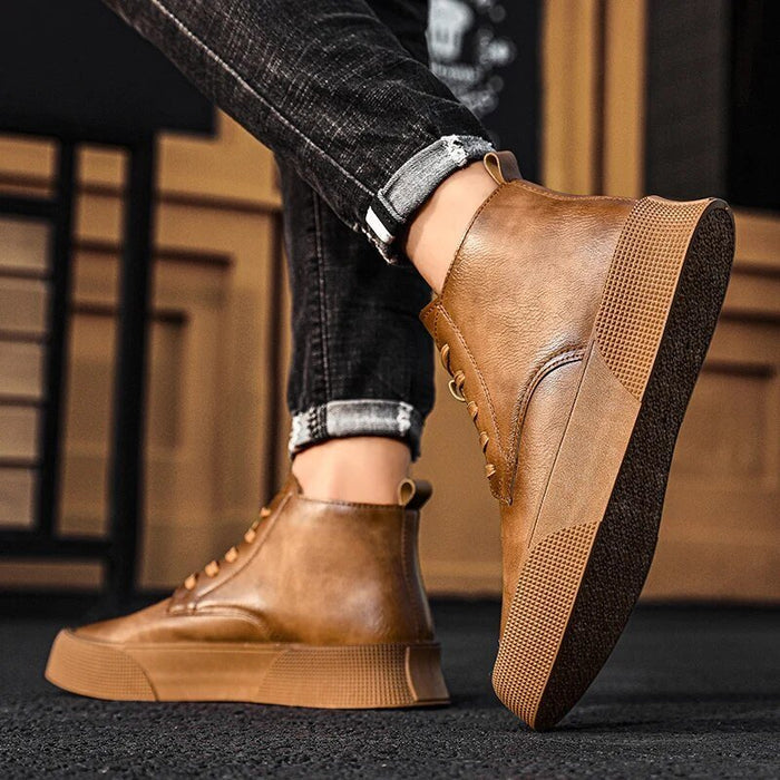 Lace-Up Boots Men Robust Durable Design with Timeless Appeal