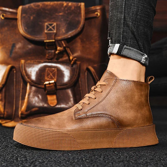 Lace-Up Boots Men Robust Durable Design with Timeless Appeal