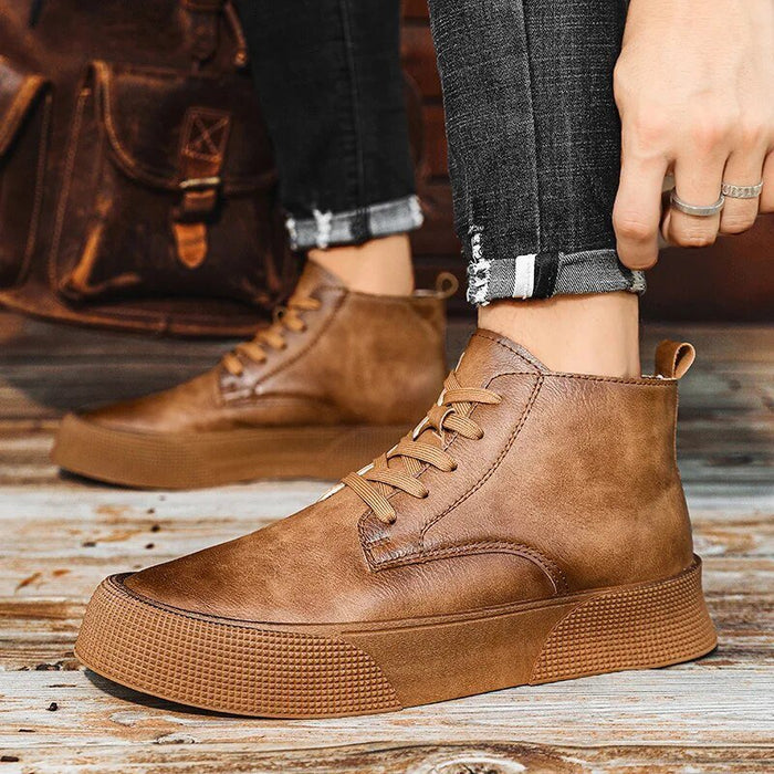 Lace-Up Boots Men Robust Durable Design with Timeless Appeal