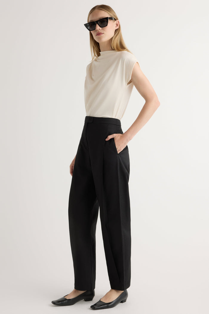 Jess | Lucia Tailored Barrel-Leg Pant in Size Small