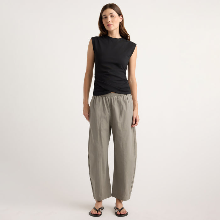 Renée | Priya Stretch-Waist Barrel-Leg Pant in Size Small
