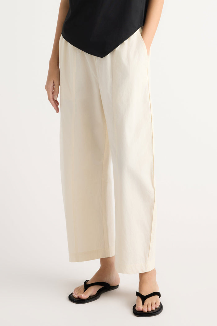 Karolina | Priya Stretch-Waist Barrel-Leg Pant in Size Extra Small