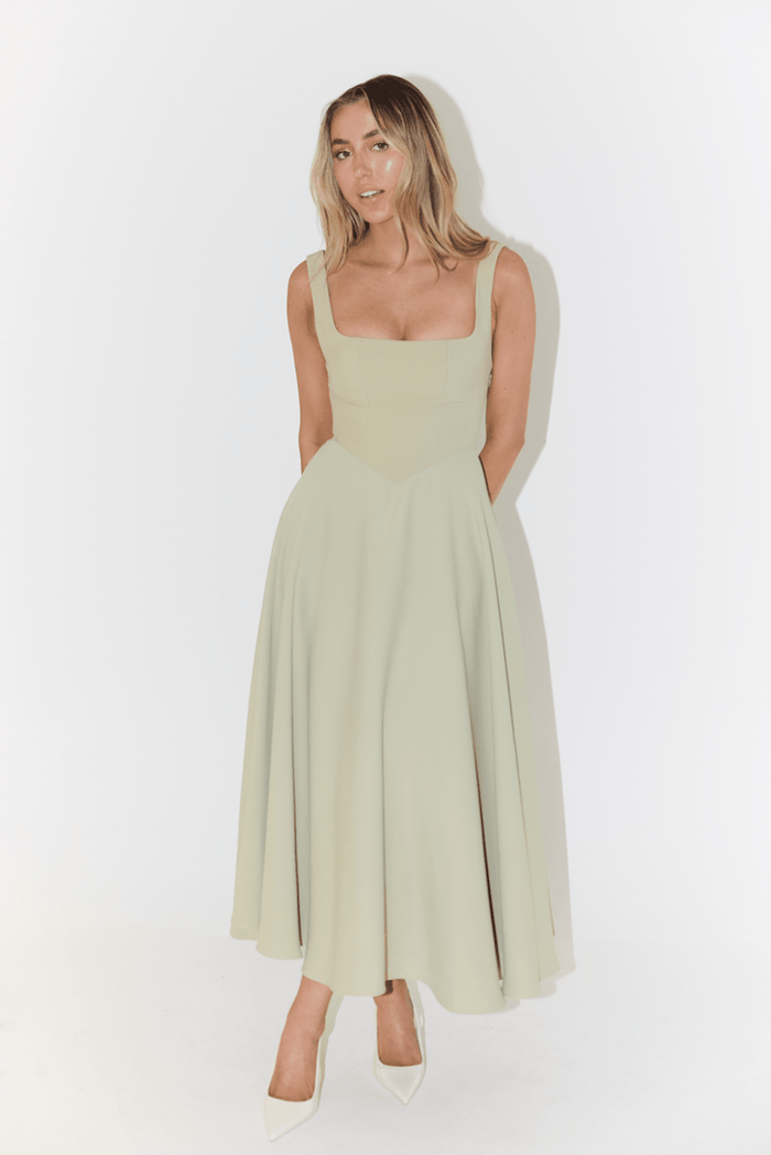 Women Dress Sleeveless V-Neck Pleated Knee Length Fit