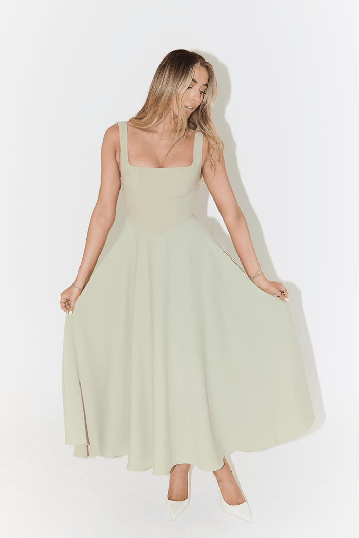 Women Dress Sleeveless V-Neck Pleated Knee Length Fit
